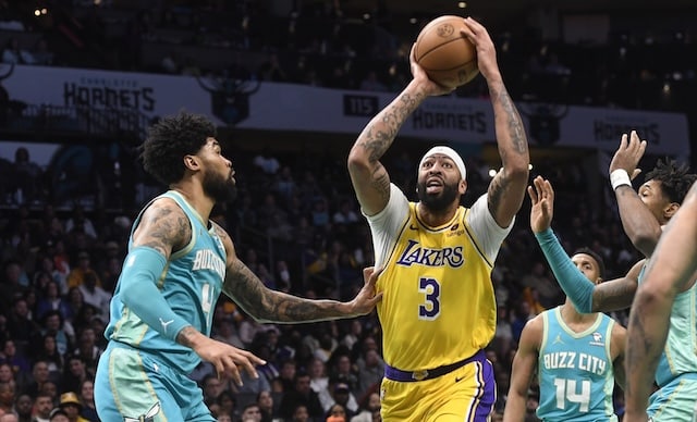 Lakers survive Hornets behind Davis triple-double Image