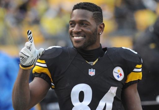 Buccaneers sign wide receiver Antonio Brown from the Patriots Image