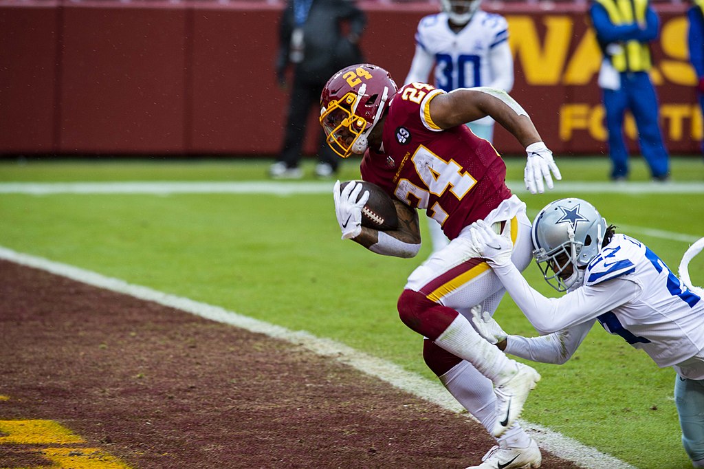 Has Antonio Gibson been the best NFL rookie running back of 2020? Image