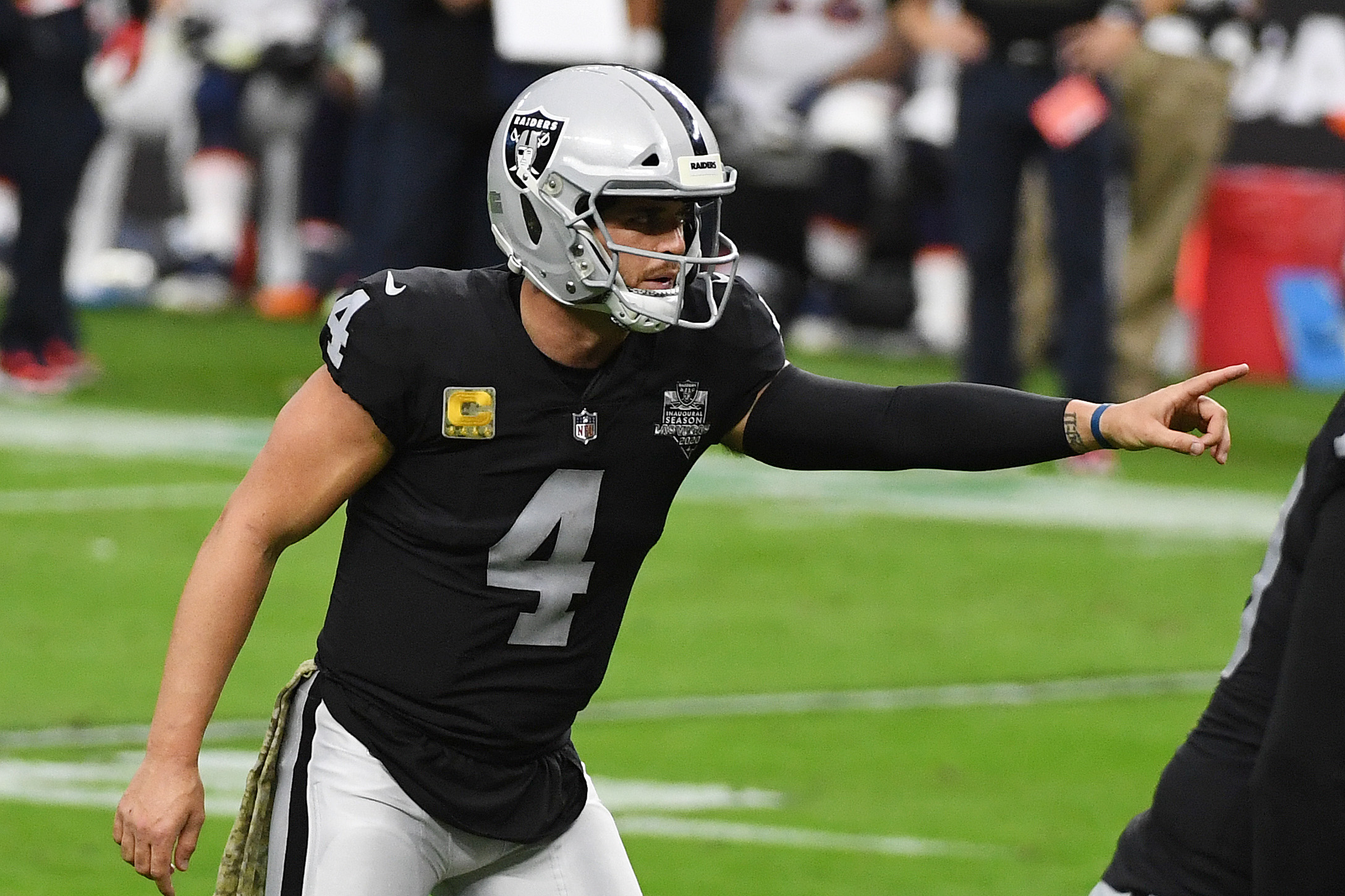 Saints sign quarterback Derek Carr Image