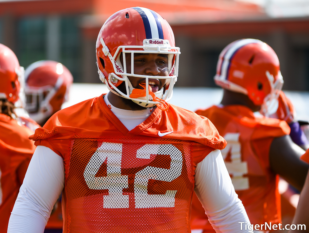 Thirteen defenders who switched teams in 2024 NFL Free Agency Image