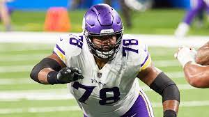 Vikings guard Dakota Dozier hospitalized with coronavirus despite vaccinated Image