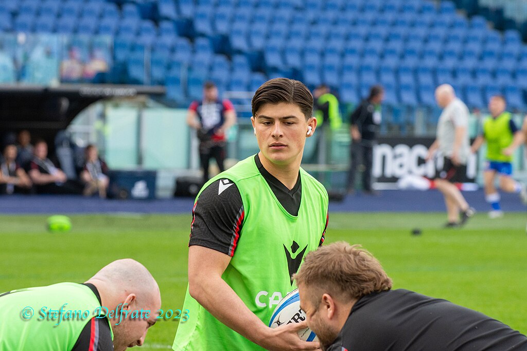 Chiefs sign Welsh rugby star Louis Rees-Zammit Image