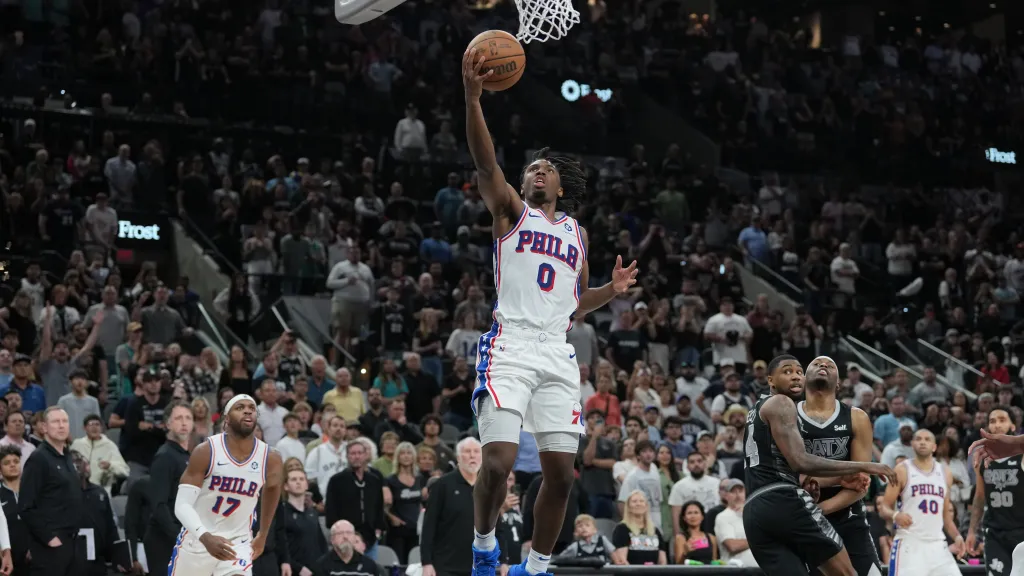 Maxey drops 52, Sixers hold off Spurs in 2OT Image