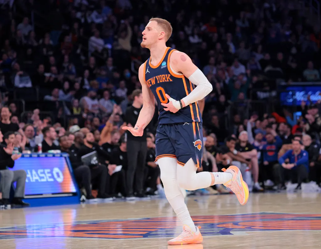 DiVincenzo drops 33, short-handed Knicks take care of Jazz Image
