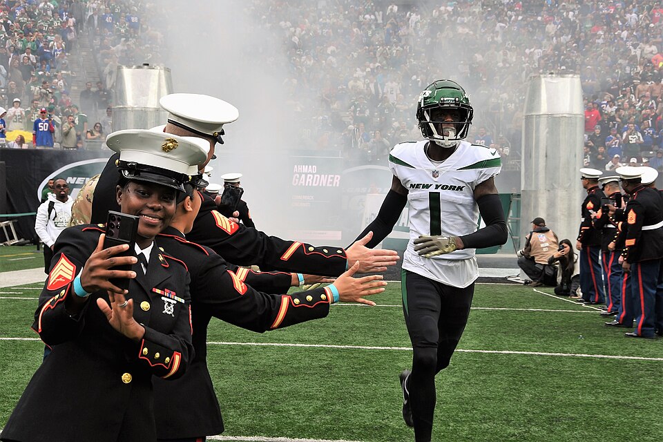 Twelve players traded at the 2025 NFL Trade Deadline Image