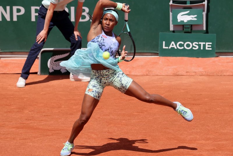 Is advertising on the tennis court becoming unsafe? Image