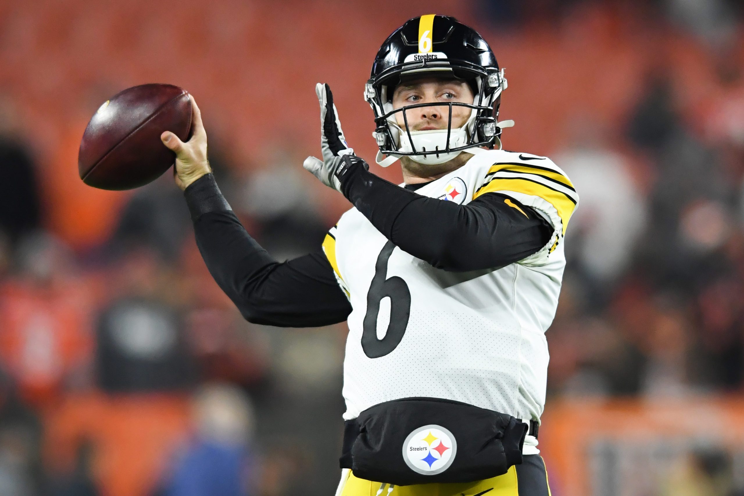 Pittsburgh Steelers To Make A Quarterback Change Against The Cleveland Browns Image