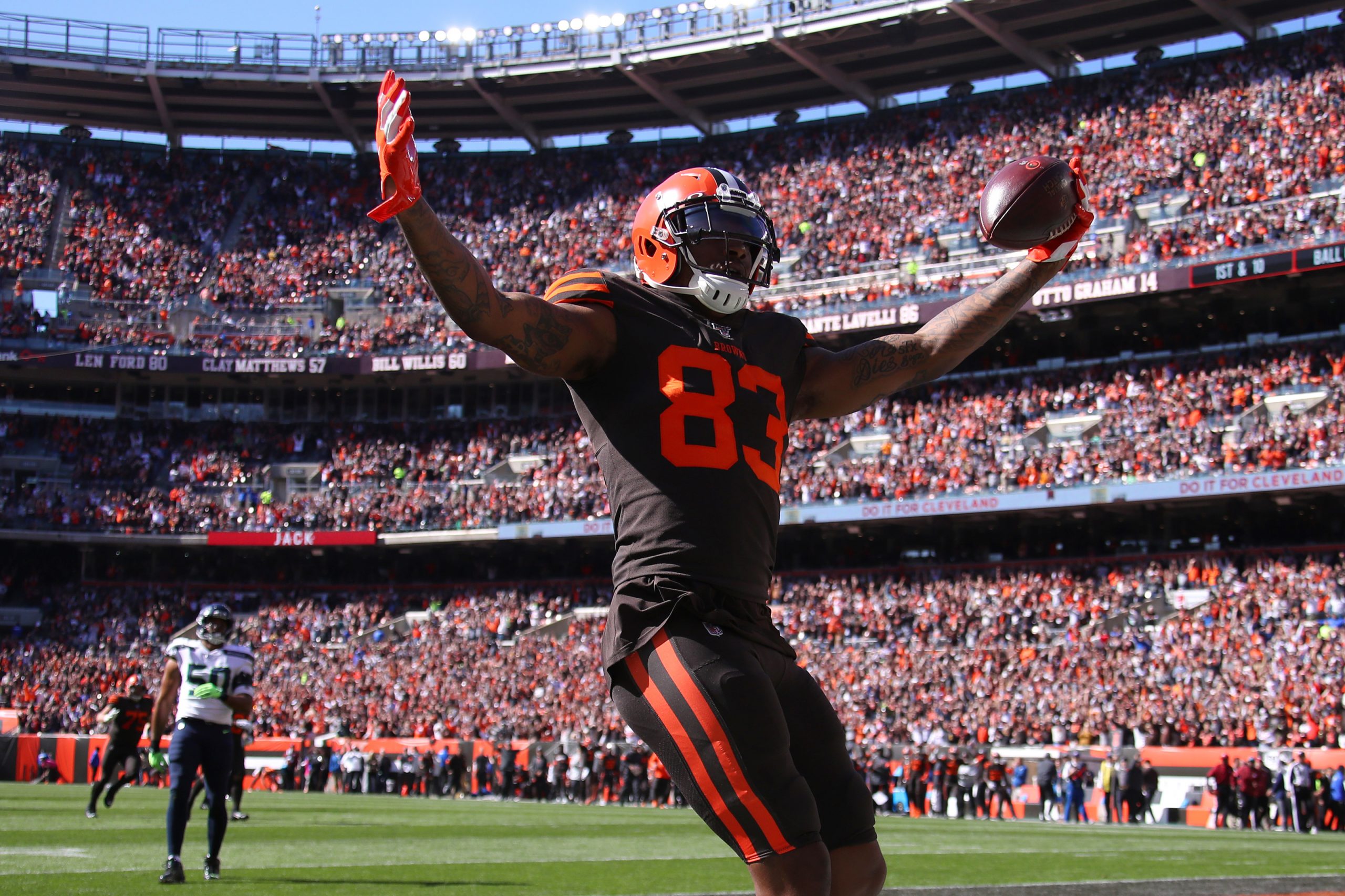 Chiefs sign tight end Ricky Seals-Jones from the Browns Image