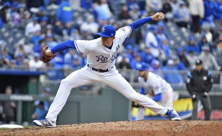 Royals trade reliever Tim Hill to the Padres for pitcher Ronald Bolanos and outfielder Franchy Cordero Image