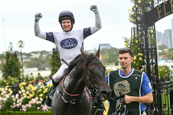 NEWITT BREAKS NEWMARKET RECORD Image